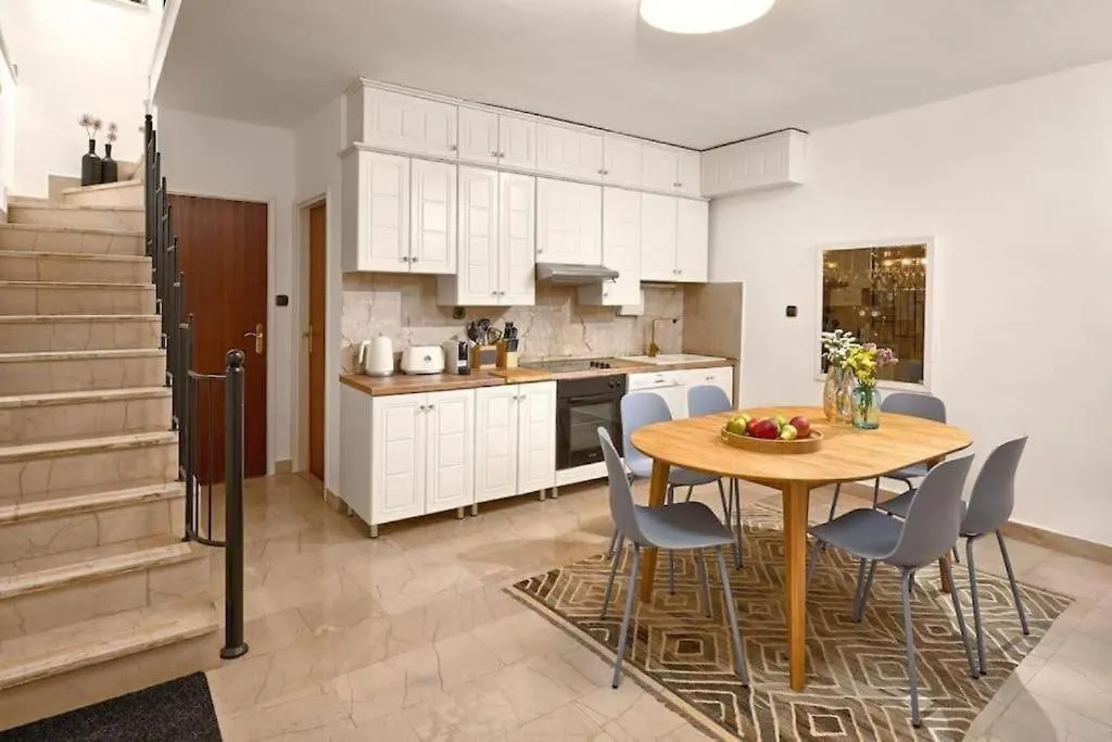 House In Varos سبليت بيت للعطل