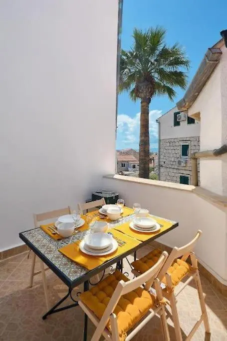 House In Varos سبليت