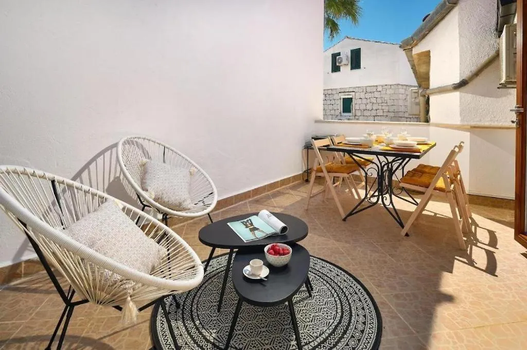 House In Varos سبليت